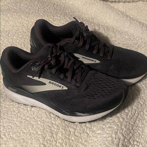 Brooks Ghost 16 Charcoal and White Athletic Sneakers